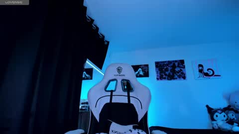 Snapshot of satanbabee_ chatting on 06-04-26, 11:22 im expecting 300 thumbs up on my altar online show from 06-04-26, 11:22