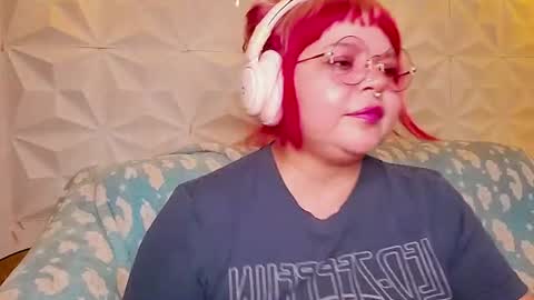 Snapshot of satyn_doll chatting on 06-19-26, 11:19 Gina George online show from 06-19-26, 11:19