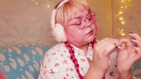 Snapshot of satyn_doll chatting on 06-28-26, 10:16 Gina George online show from 06-28-26, 10:16