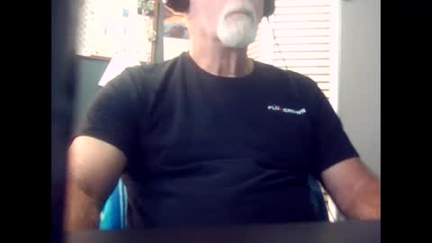 Snapshot of satyr64 chatting on 11-18-25, 06:45 satyr64 online show from 11-18-25, 06:45