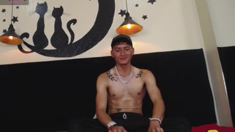 Snapshot of savagelover_ chatting on 10-25-25, 05:26 SavageLover online show from 10-25-25, 05:26