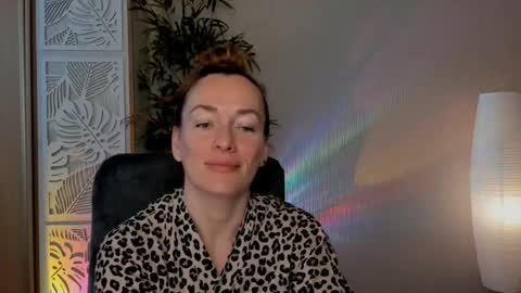 Snapshot of save_the_qween chatting on 04-28-26, 05:01 save the qween online show from 04-28-26, 05:01
