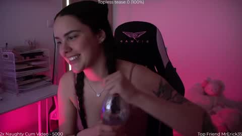 Snapshot of savvage_play chatting on 05-07-26, 10:53 Naomi online show from 05-07-26, 10:53