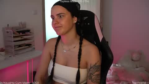 Snapshot of savvage_play chatting on 05-15-26, 11:17 Naomi online show from 05-15-26, 11:17
