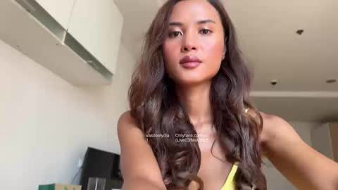 Snapshot of sawasdeelydia chatting on 03-03-26, 03:23 Lydia online show from 03-03-26, 03:23