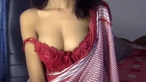 Snapshot of saxee_love chatting on 11-21-25, 04:11 saxee online show from 11-21-25, 04:11