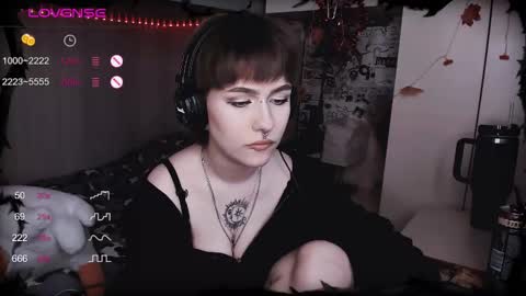 pronoun she. name Mary. age 21. online show from 02-19-25, 01:50