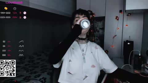 pronoun she. name Mary. age 21. online show from 03-10-25, 05:29