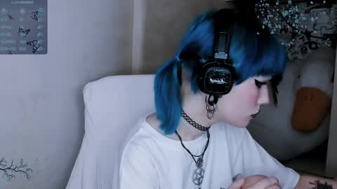 pronoun she. name Mary. age 21. online show from 11-03-25, 11:55