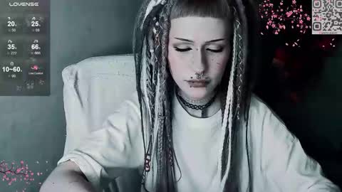 pronoun she. name Mary. age 21. online show from 11-24-25, 02:39