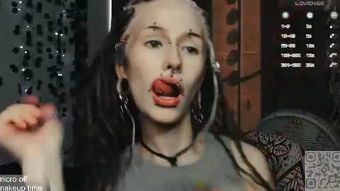 pronoun she. name Mary. age 21. online show from 07-17-26, 02:13