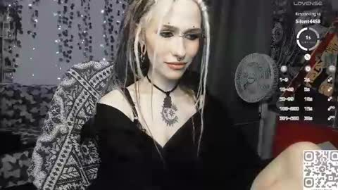 pronoun she. name Mary. age 21. online show from 07-30-26, 04:50