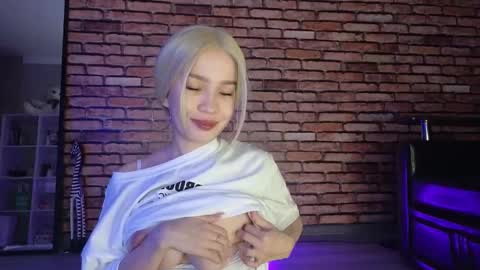 Snapshot of saya_lin chatting on 11-20-25, 10:42 Saya online show from 11-20-25, 10:42