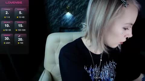 Snapshot of saykoblade chatting on 11-17-25, 01:00 Anges online show from 11-17-25, 01:00