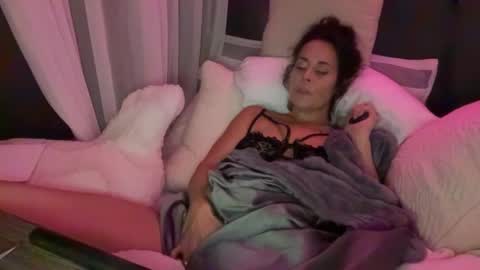 Snapshot of sayplsgdgrl chatting on 01-11-25, 01:16 Good Girls Say Please...and Thank You online show from 01-11-25, 01:16