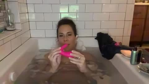 Snapshot of sayplsgdgrl chatting on 01-20-25, 02:11 Good Girls Say Please...and Thank You online show from 01-20-25, 02:11