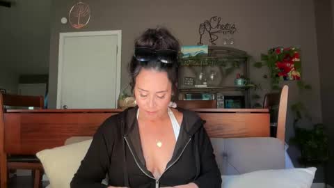 Good Girls Say Please...and Thank You online show from 06-02-26, 08:33