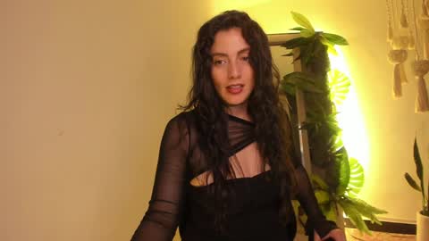 Snapshot of scalertt__steel_ chatting on 01-12-25, 04:29 Venus online show from 01-12-25, 04:29