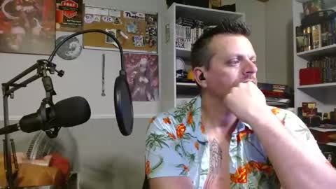 Snapshot of scarecrow2wm chatting on 11-16-25, 03:45 Kent Clark online show from 11-16-25, 03:45