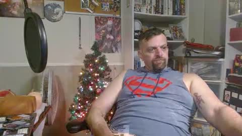 Snapshot of scarecrow2wm chatting on 12-22-25, 01:02 Kent Clark online show from 12-22-25, 01:02