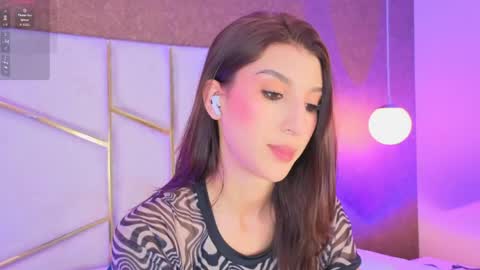Snapshot of scarleett_johansson chatting on 04-22-26, 07:37 Scarlett online show from 04-22-26, 07:37