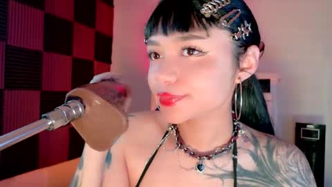 Snapshot of scarlet_gold chatting on 10-12-25, 02:32 scarlet_gold online show from 10-12-25, 02:32