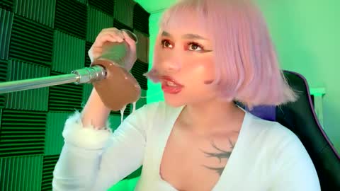 Snapshot of scarlet_gold chatting on 10-15-25, 03:06 scarlet_gold online show from 10-15-25, 03:06