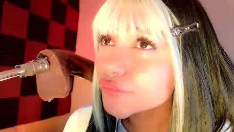 Snapshot of scarlet_gold chatting on 10-16-25, 03:29 scarlet_gold online show from 10-16-25, 03:29