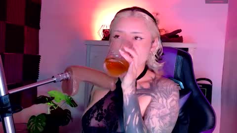 Snapshot of scarlet_gold chatting on 11-27-25, 04:47 scarlet_gold online show from 11-27-25, 04:47