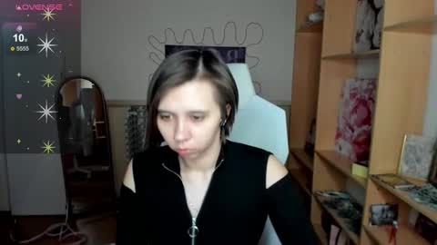 Snapshot of scarlet_sirenn chatting on 02-24-26, 08:34 Alexandra online show from 02-24-26, 08:34