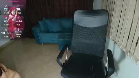 Snapshot of scarlet_villamizar chatting on 02-20-25, 04:07 SCARLET online show from 02-20-25, 04:07