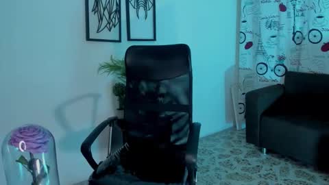 Snapshot of scarlet_villamizar chatting on 09-10-25, 02:44 SCARLET online show from 09-10-25, 02:44