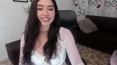 Snapshot of scarlet_villamizar chatting on 09-28-25, 04:07 SCARLET online show from 09-28-25, 04:07