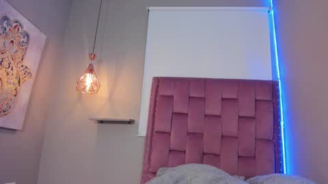 scarlet_vixen_ online show from 03-20-26, 12:21