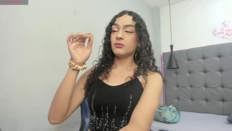 Snapshot of scarletcherry18 chatting on 05-08-26, 03:45 scarlet online show from 05-08-26, 03:45