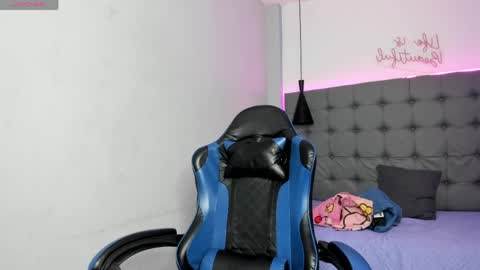 Snapshot of scarletcherry18 chatting on 05-22-26, 03:57 scarlet online show from 05-22-26, 03:57
