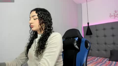 Snapshot of scarletcherry18 chatting on 05-26-26, 03:46 scarlet online show from 05-26-26, 03:46
