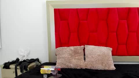 Snapshot of scarletclaire chatting on 12-17-25, 01:44 Scarlet online show from 12-17-25, 01:44