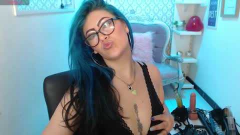 Snapshot of scarleth_bluee chatting on 02-17-25, 03:04 Scarleth online show from 02-17-25, 03:04