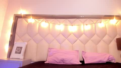 scarlethbigbug online show from 02-12-26, 12:00