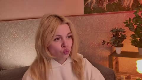 Snapshot of scarletmarney chatting on 05-11-26, 04:15 scarletmarney online show from 05-11-26, 04:15