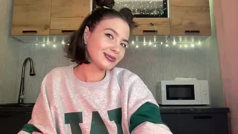 Snapshot of scarletpetal chatting on 12-21-25, 12:01 scarletpetal online show from 12-21-25, 12:01