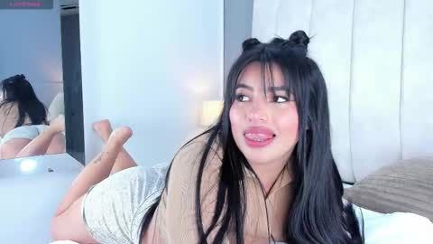 Snapshot of scarletstarr_ chatting on 11-11-25, 04:12 Scarlet online show from 11-11-25, 04:12