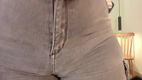 Snapshot of scarlett_grey_1 chatting on 05-12-26, 02:52 Scarlett online show from 05-12-26, 02:52