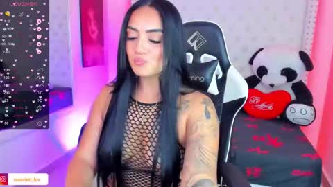 Snapshot of scarlett_luv chatting on 09-24-25, 01:31 Kim online show from 09-24-25, 01:31