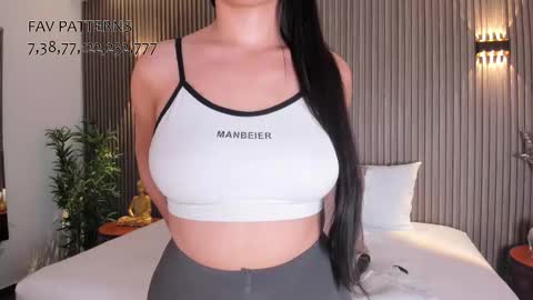 Snapshot of scarlett_model_ chatting on 09-13-25, 11:04 Mon to Sat 545pm to 1030pm col online show from 09-13-25, 11:04