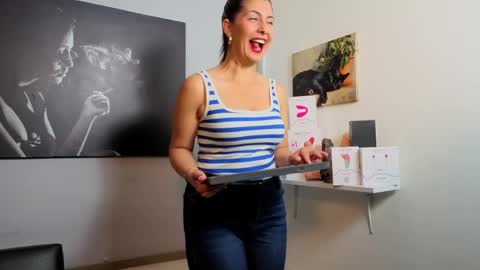 Snapshot of scarlett_moore_ chatting on 05-06-26, 02:22 Scarlett online show from 05-06-26, 02:22