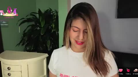 Snapshot of scarlett_moore_ chatting on 07-06-26, 12:35 Scarlett online show from 07-06-26, 12:35