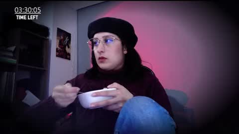 Snapshot of scarlett_sen chatting on 07-09-26, 01:26 Mistress Scarlett online show from 07-09-26, 01:26