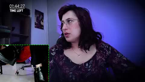 Snapshot of scarlett_sen chatting on 07-18-26, 02:43 Mistress Scarlett online show from 07-18-26, 02:43
